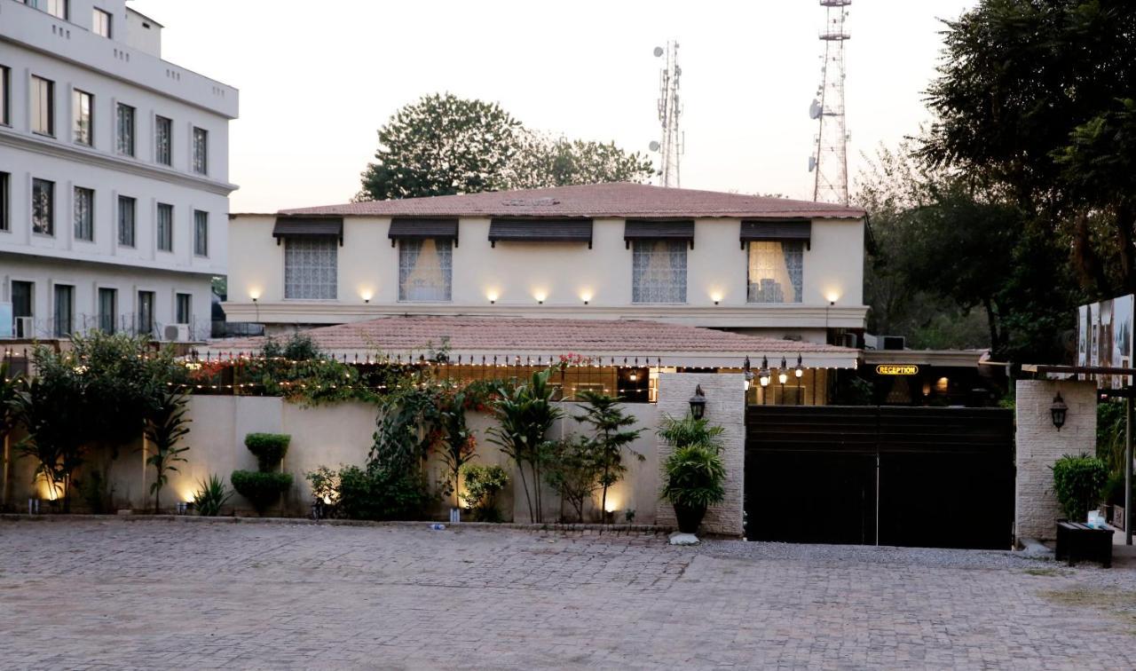 Ambassador Suites & Hotel Islamabad Exterior photo